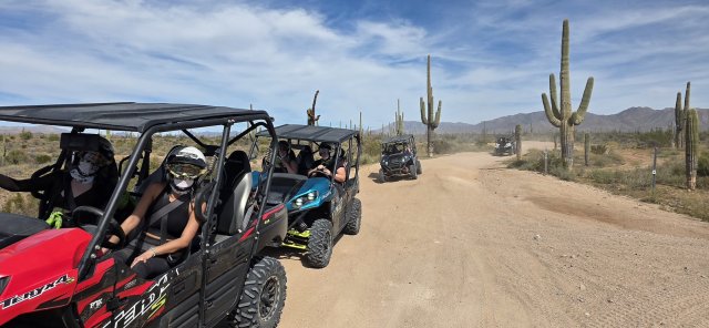 A UTV convoy kicking up dust on a Scottsdale combo tour